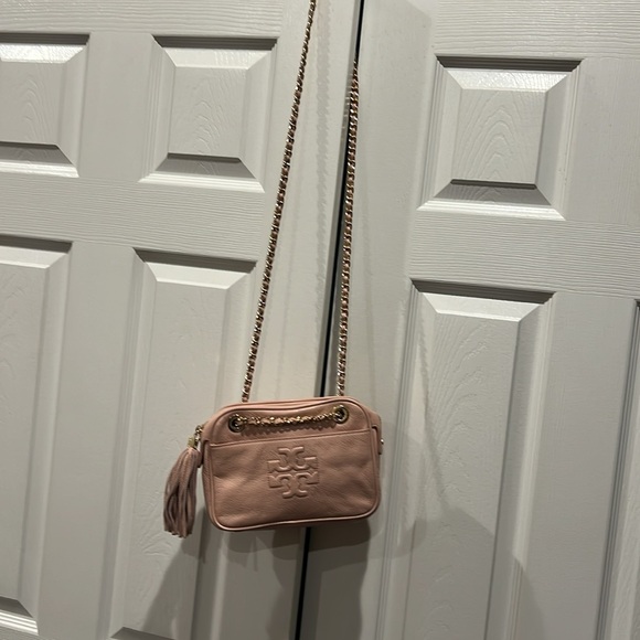 Authentic Tory Burch, tassel leather Crossbody bag. - Picture 3 of 4